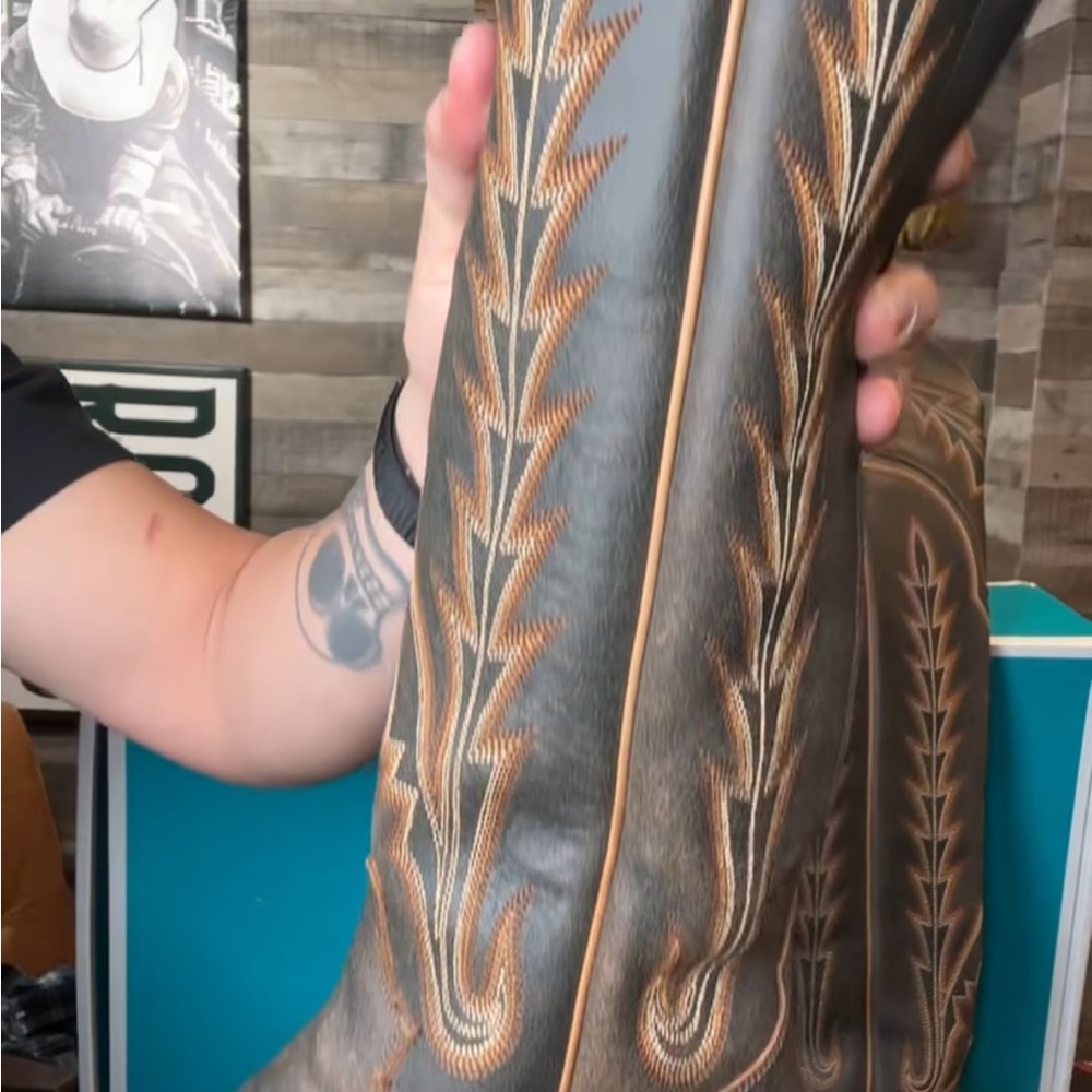 Brown Western-Style Women's Boots - Picture 5 of 9